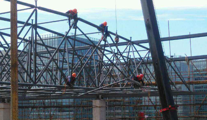 江西论网架装配施工中搭设脚手架应当留神的事故